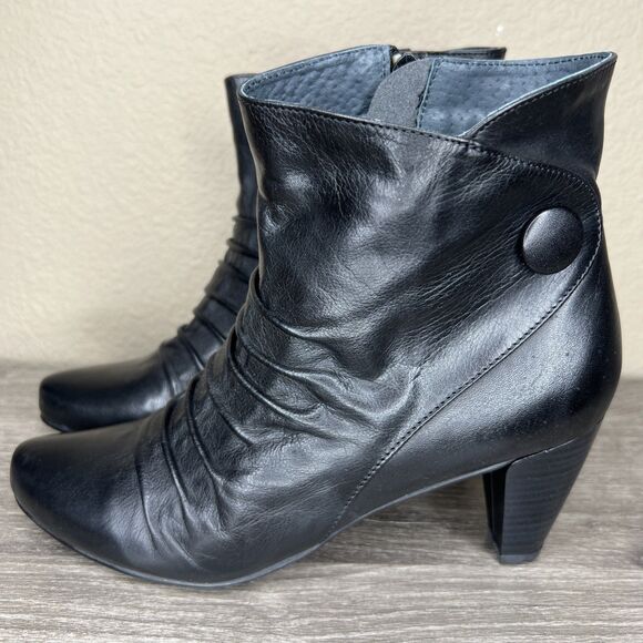 Eric Michael Women's Black Ankle Boot EUR Size 39 US 8.5 Button Heel Whimsygoth - Picture 1 of 15